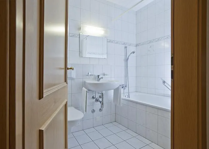 莱斯奈特赫拉酒店 * 洛伊克巴德