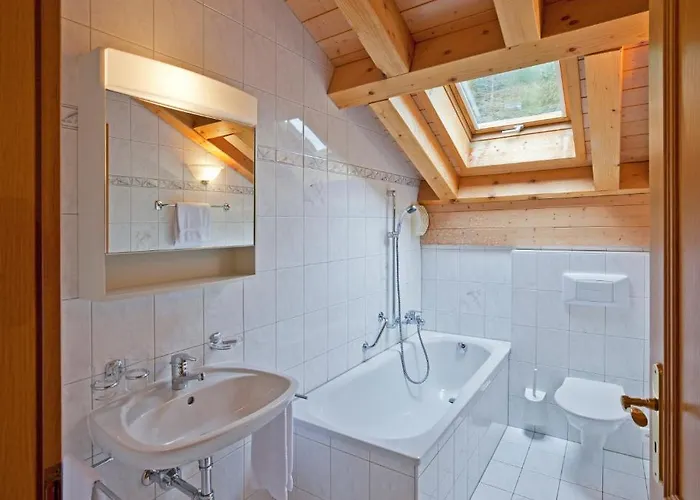 莱斯奈特赫拉酒店 * 洛伊克巴德